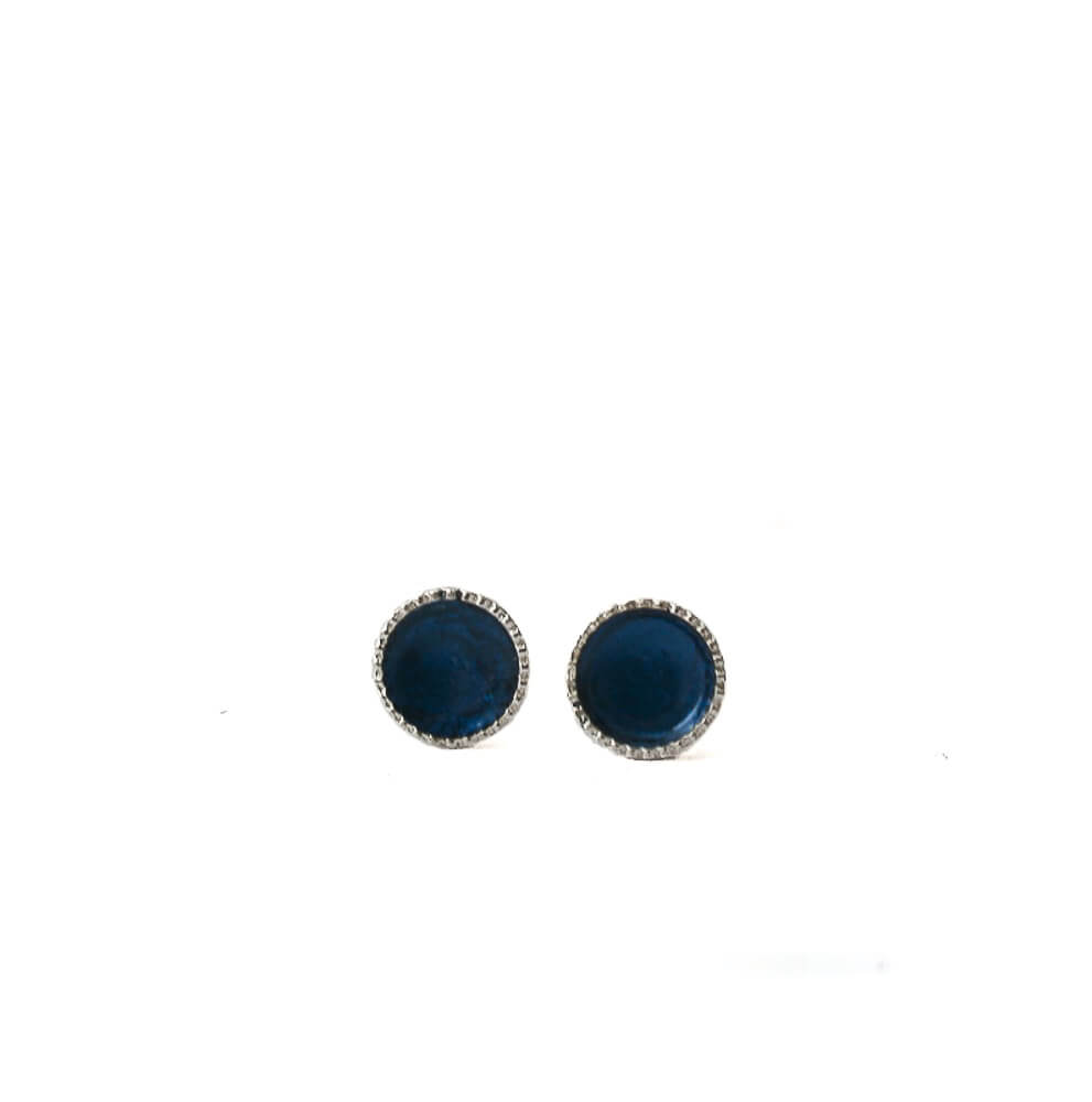 Sterling silver stud earrings for women in navy blue | 6mm