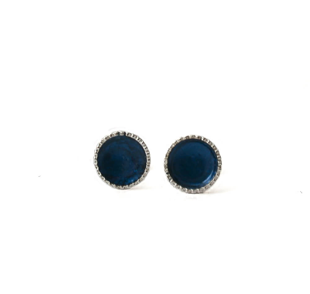 Sterling silver stud earrings for women in navy blue | 6mm