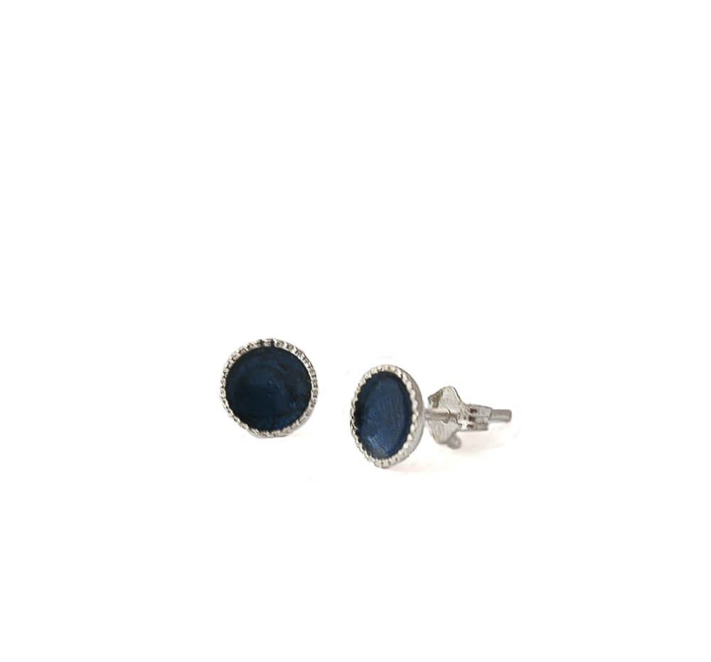 Sterling silver stud earrings for women in navy blue | 6mm